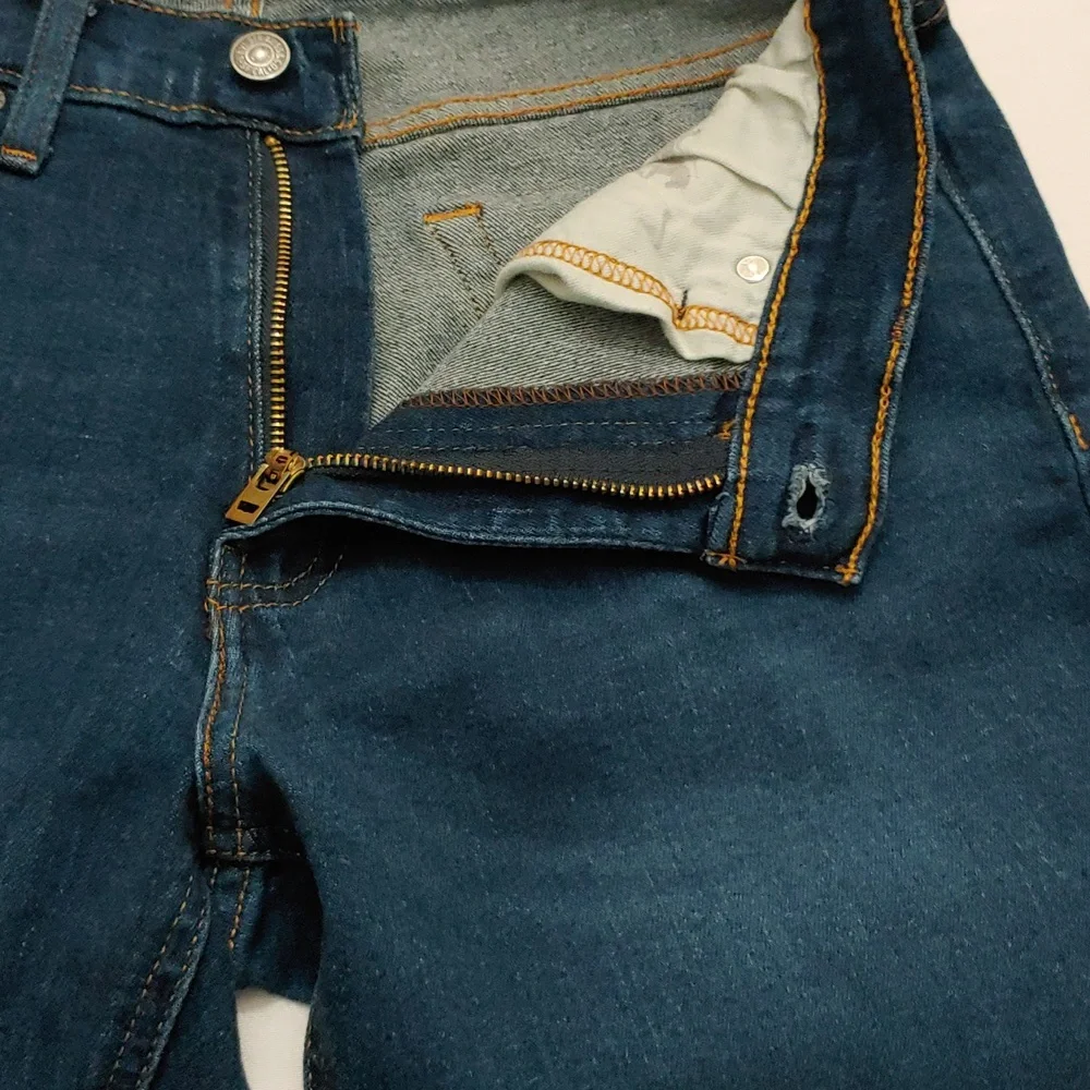Levi's Men's Size 31W and 32L 541 Straight Leg Denim Jeans